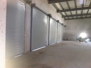 תריס חשמלי חיצוני שערי כניסה לחנייה צביעה בתנור